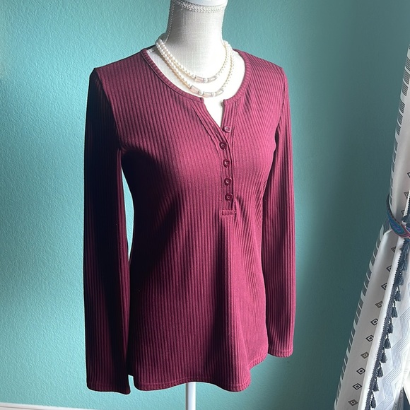 Wine Red Henley Long Sleeve Shirt Top with Button Front Size Medium - Picture 5 of 6
